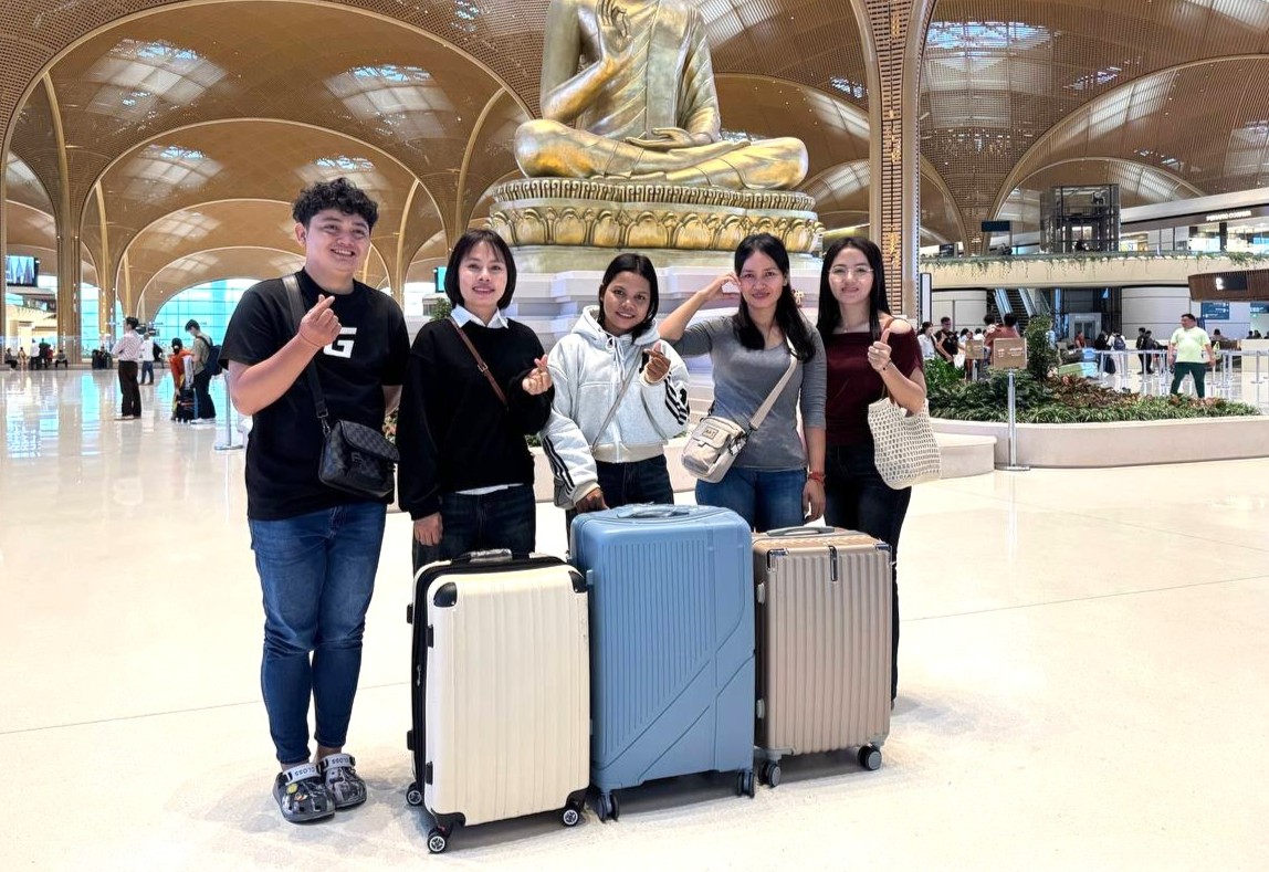 修了式＆日本へ出国（愛媛県のリネンサプライ仕上げ作業3名）